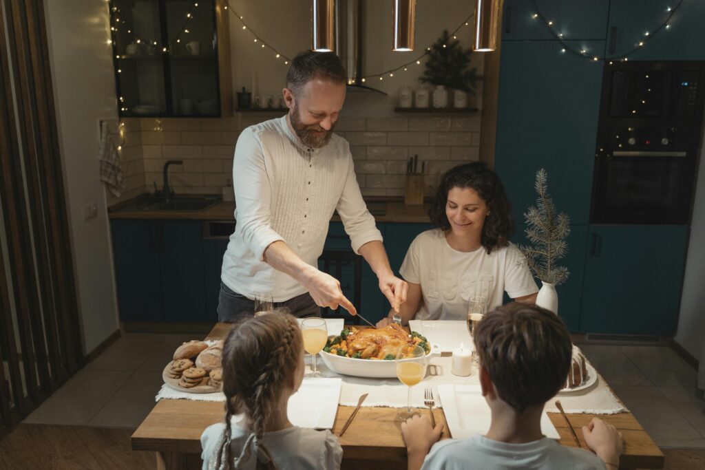 Moment bien-être lors d'un repas, moment idéal pour les rituels en famille