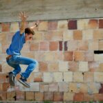 homme plein de l'énergie de la rentrée